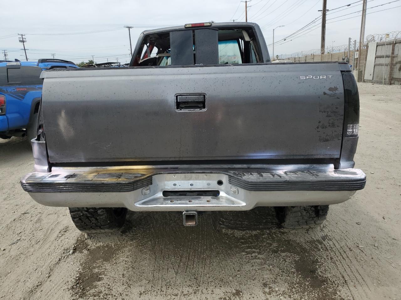 1996 Chevrolet Gmt-400 K1500 VIN: 2GCEK19R7T1171957 Lot: 70334565