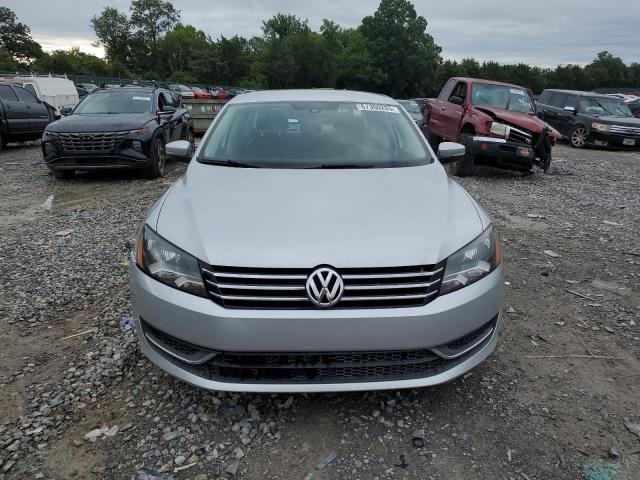 Sedans VOLKSWAGEN PASSAT 2014 Srebrny