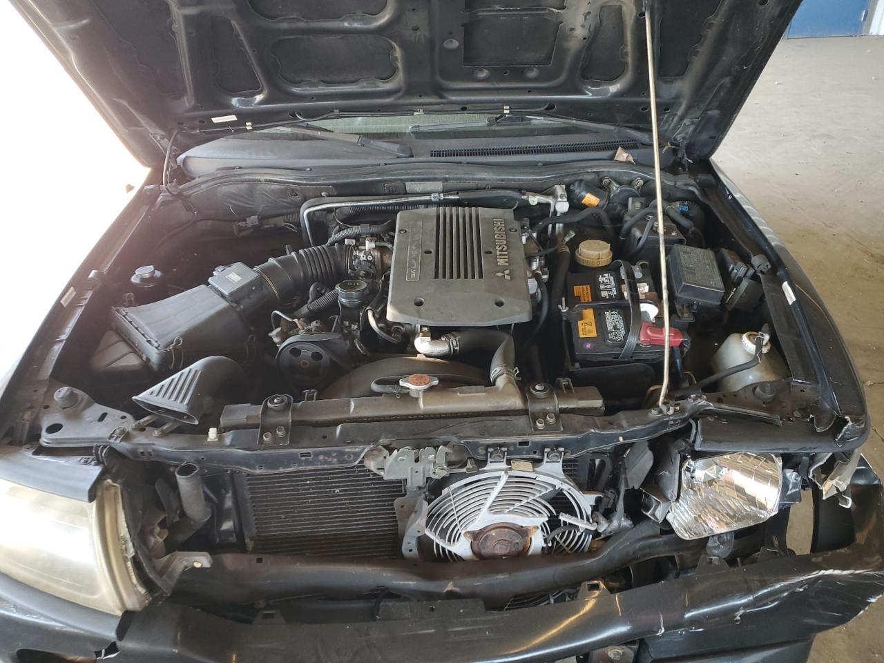 2000 Mitsubishi Montero Sport Es VIN: JA4LS21H0YP017983 Lot: 69321065