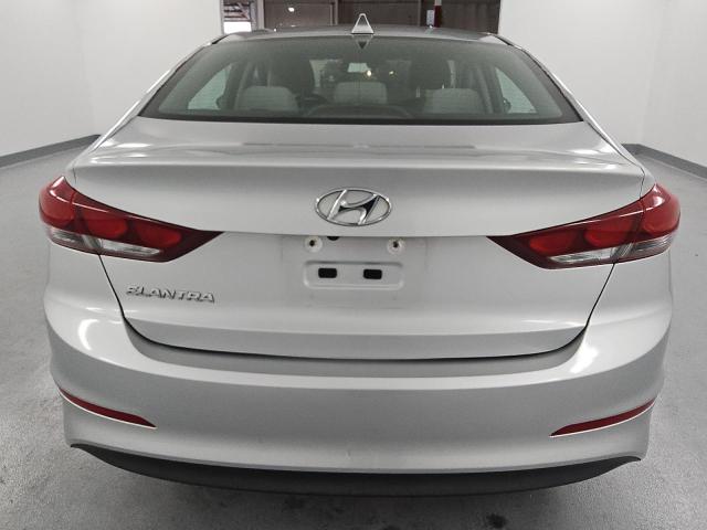  HYUNDAI ELANTRA 2018 Серебристый