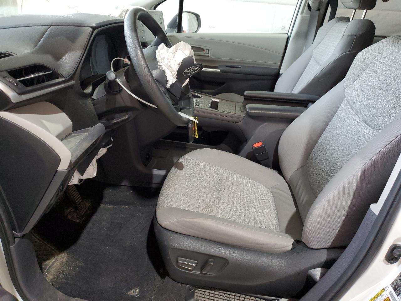 2022 Toyota Sienna Le VIN: 5TDKRKEC8NS111199 Lot: 67814355