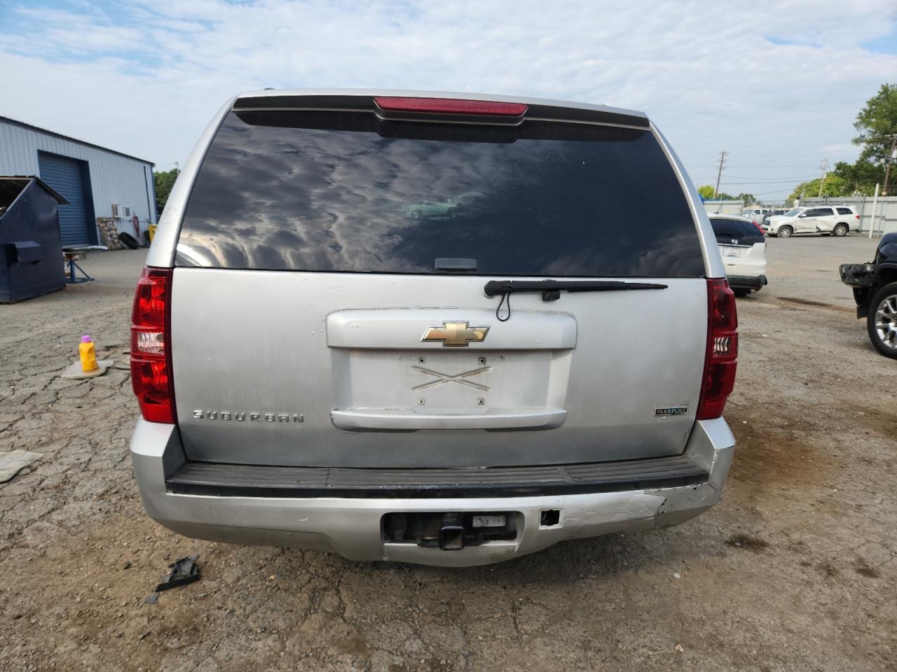 2010 Chevrolet Suburban C1500 Ls VIN: 1GNUCHE01AR192033 Lot: 70484255