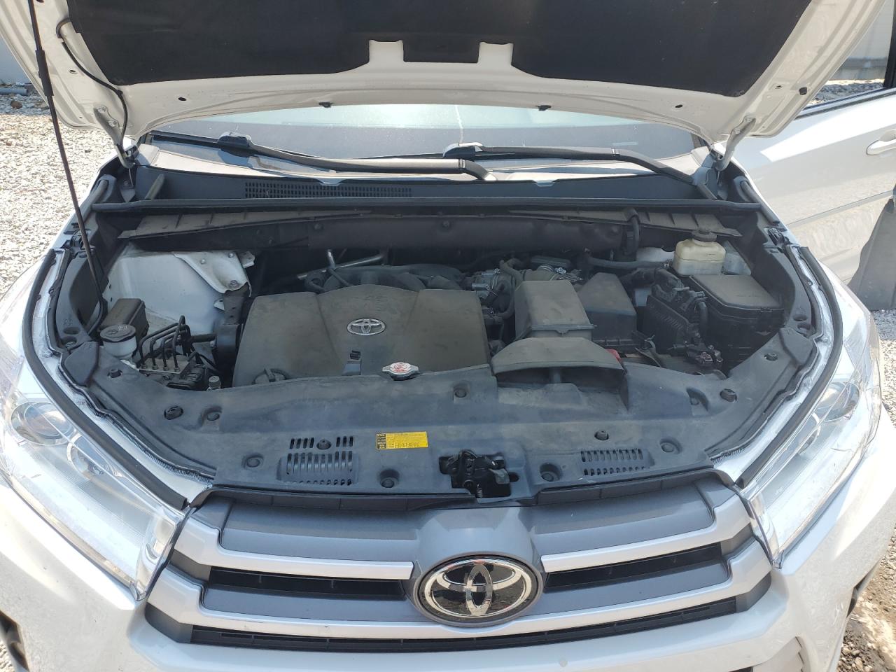 2018 Toyota Highlander Se VIN: 5TDKZRFH3JS244563 Lot: 67410305
