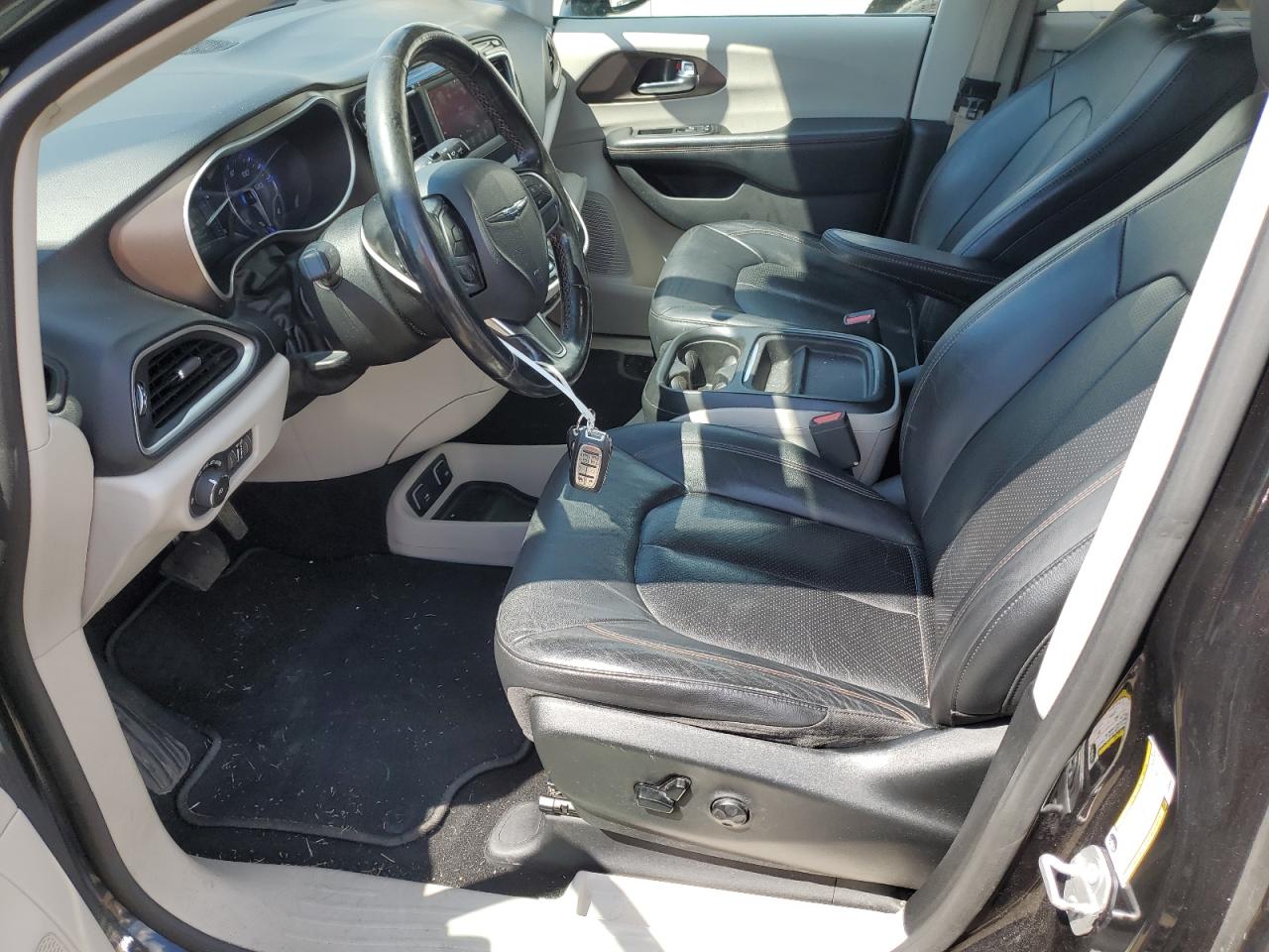 2019 Chrysler Pacifica Touring L VIN: 2C4RC1BG1KR680627 Lot: 69233085