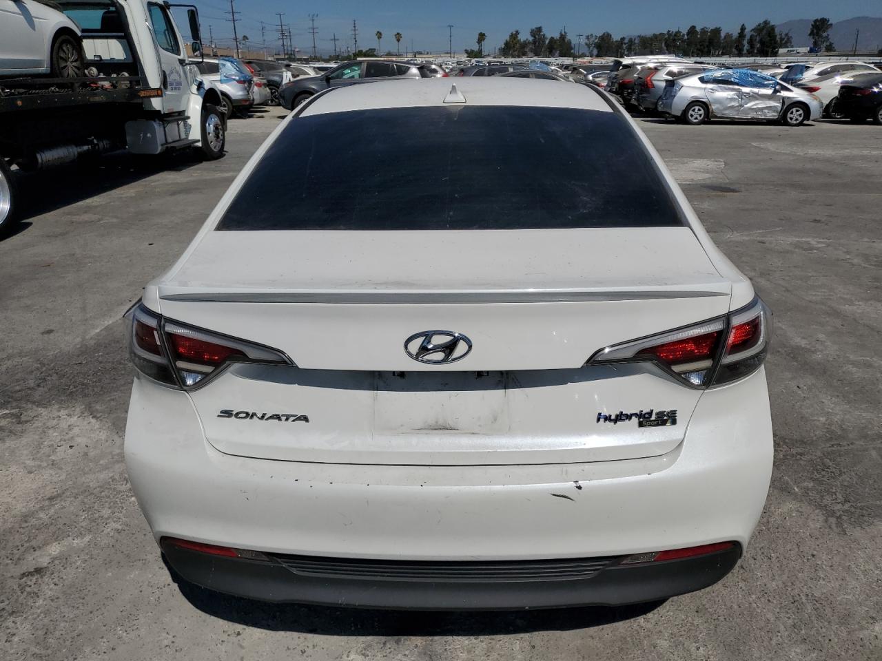 2016 Hyundai Sonata Hybrid VIN: KMHE24L15GA018991 Lot: 70188475