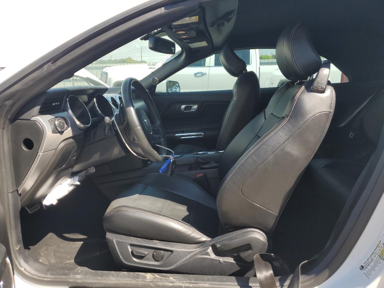 2020 Ford Mustang VIN: 1FATP8UH5L5112099 Lot: 70327105