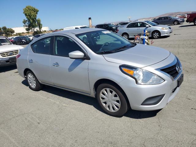  NISSAN VERSA 2019 Srebrny