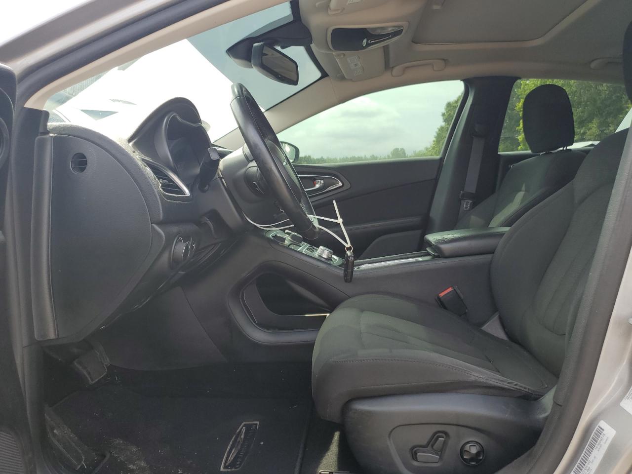 2016 Chrysler 200 Limited VIN: 1C3CCCAB2GN172425 Lot: 68744995