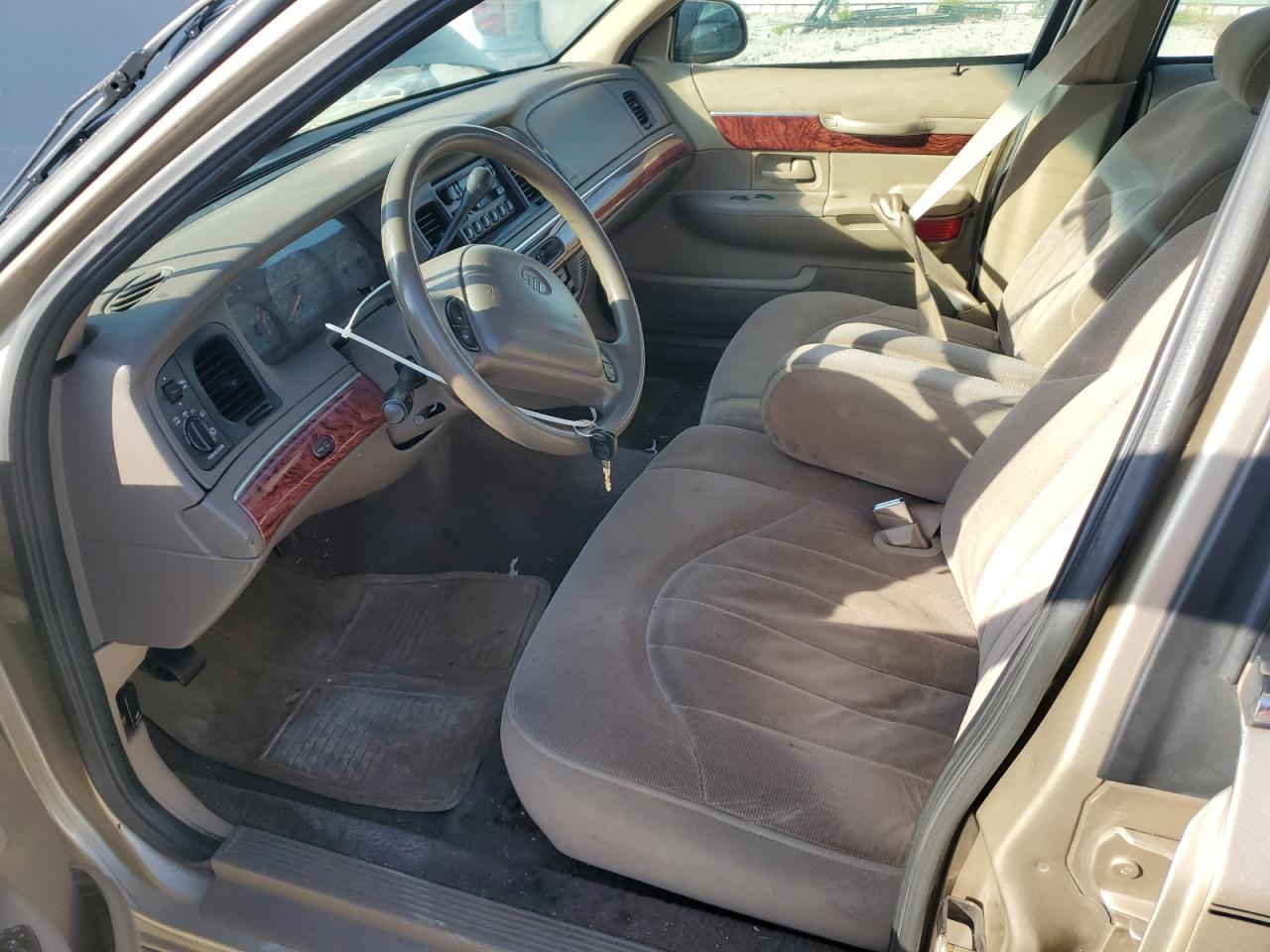 2000 Mercury Grand Marquis Gs VIN: 2MEFM74W0YX702109 Lot: 70818385