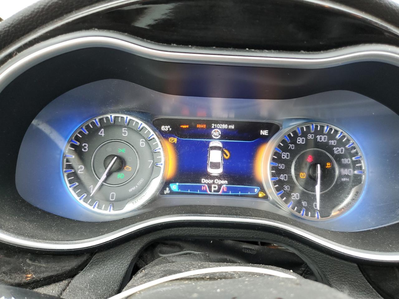 2015 Chrysler 200 C VIN: 1C3CCCCB2FN576031 Lot: 69863845