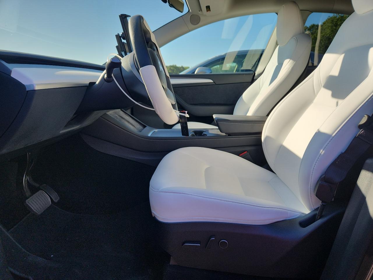 2023 Tesla Model Y VIN: 7SAYGDEE6PF847386 Lot: 70260025