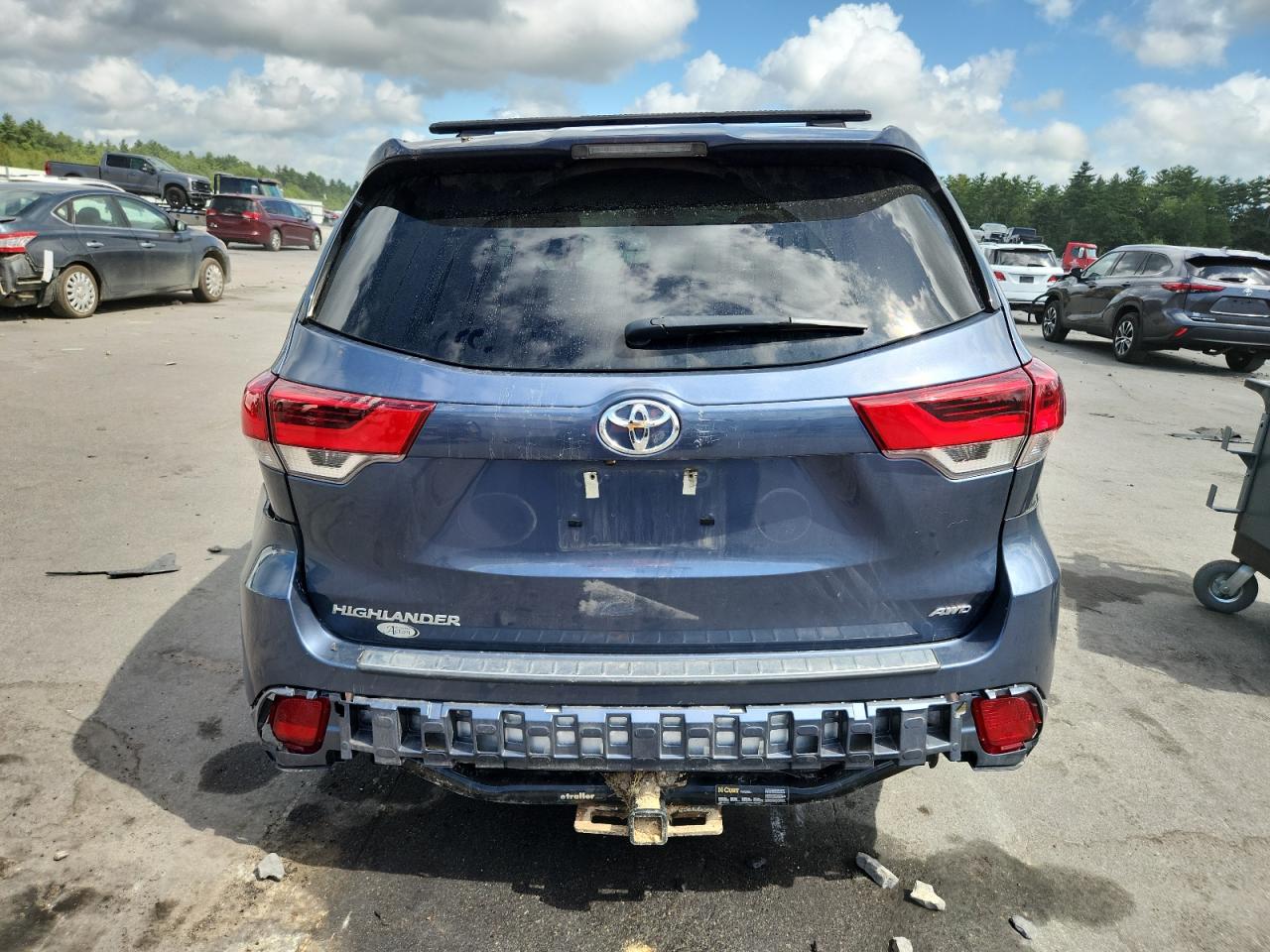 2018 Toyota Highlander Le VIN: 5TDBZRFH2JS913003 Lot: 71783015