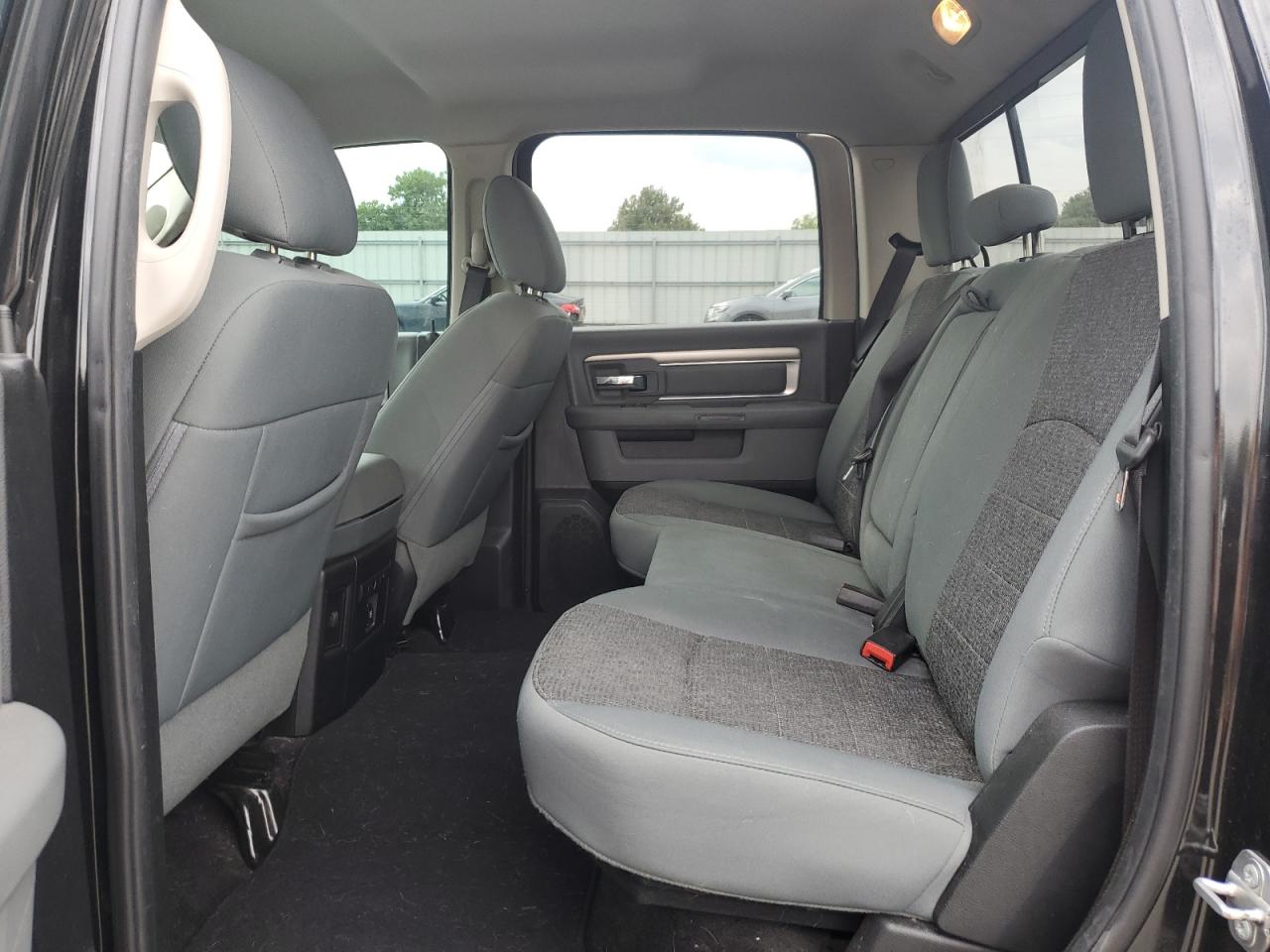 1C6RR7LGXJS129391 2018 Ram 1500 Slt