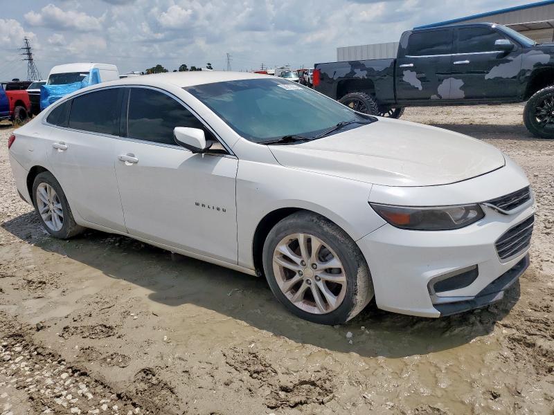 Sedans CHEVROLET MALIBU 2017 Biały