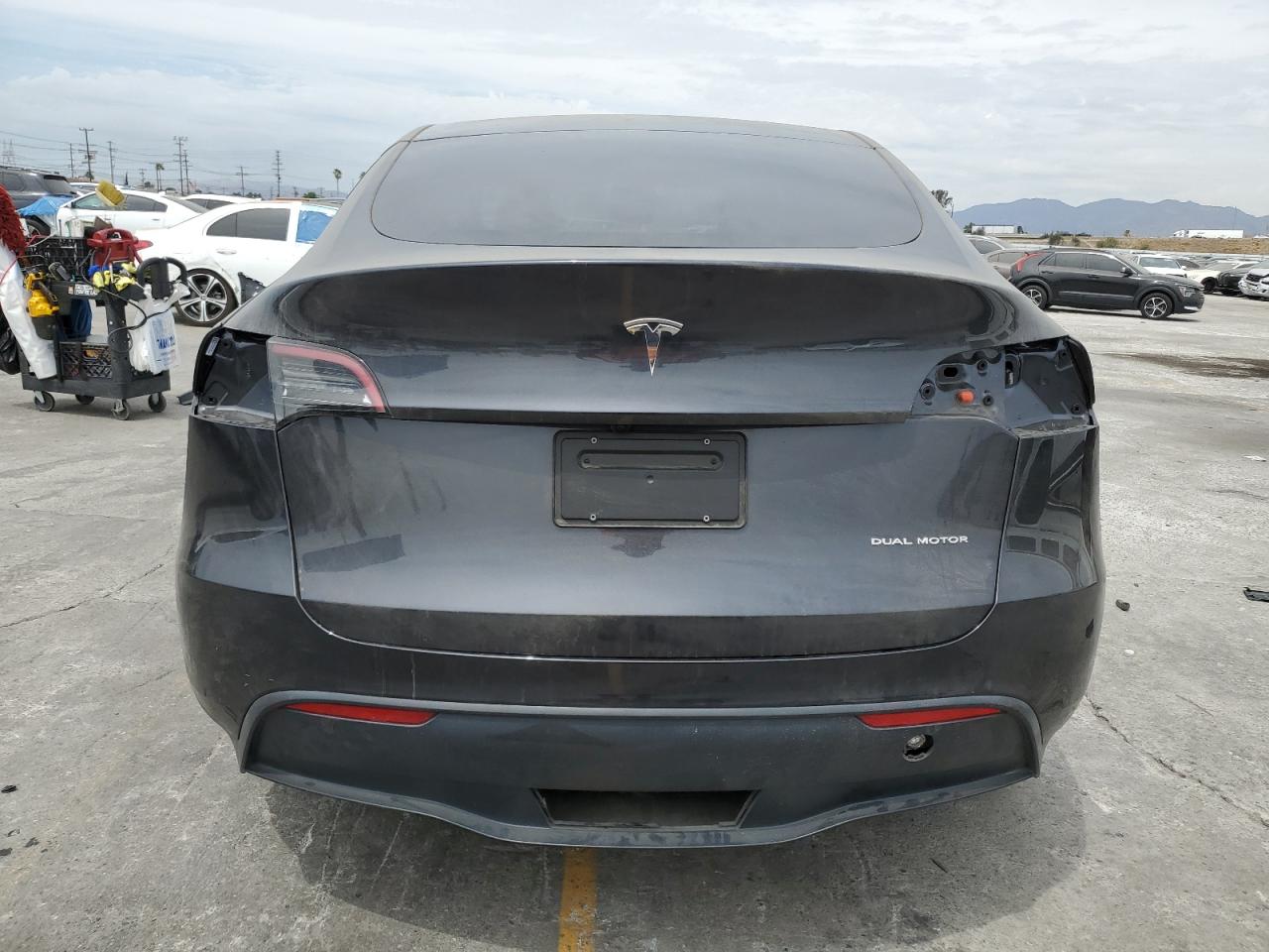 2024 Tesla Model Y VIN: 7SAYGDEEXRF180874 Lot: 70837325