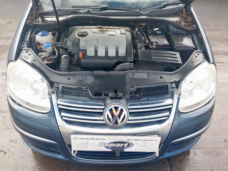 2009 VOLKSWAGEN JETTA SE TDI DSG DPF S-A 1.9 SE TDI PD DPF 4DR DSG [7]