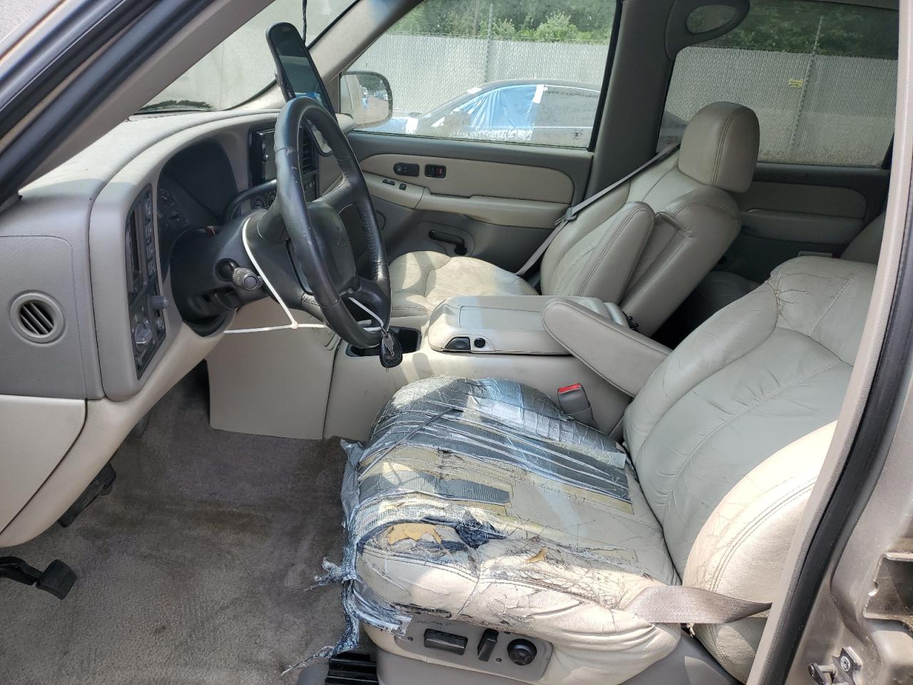 2000 Chevrolet Suburban K1500 VIN: 3GNFK16T7YG152531 Lot: 68142055