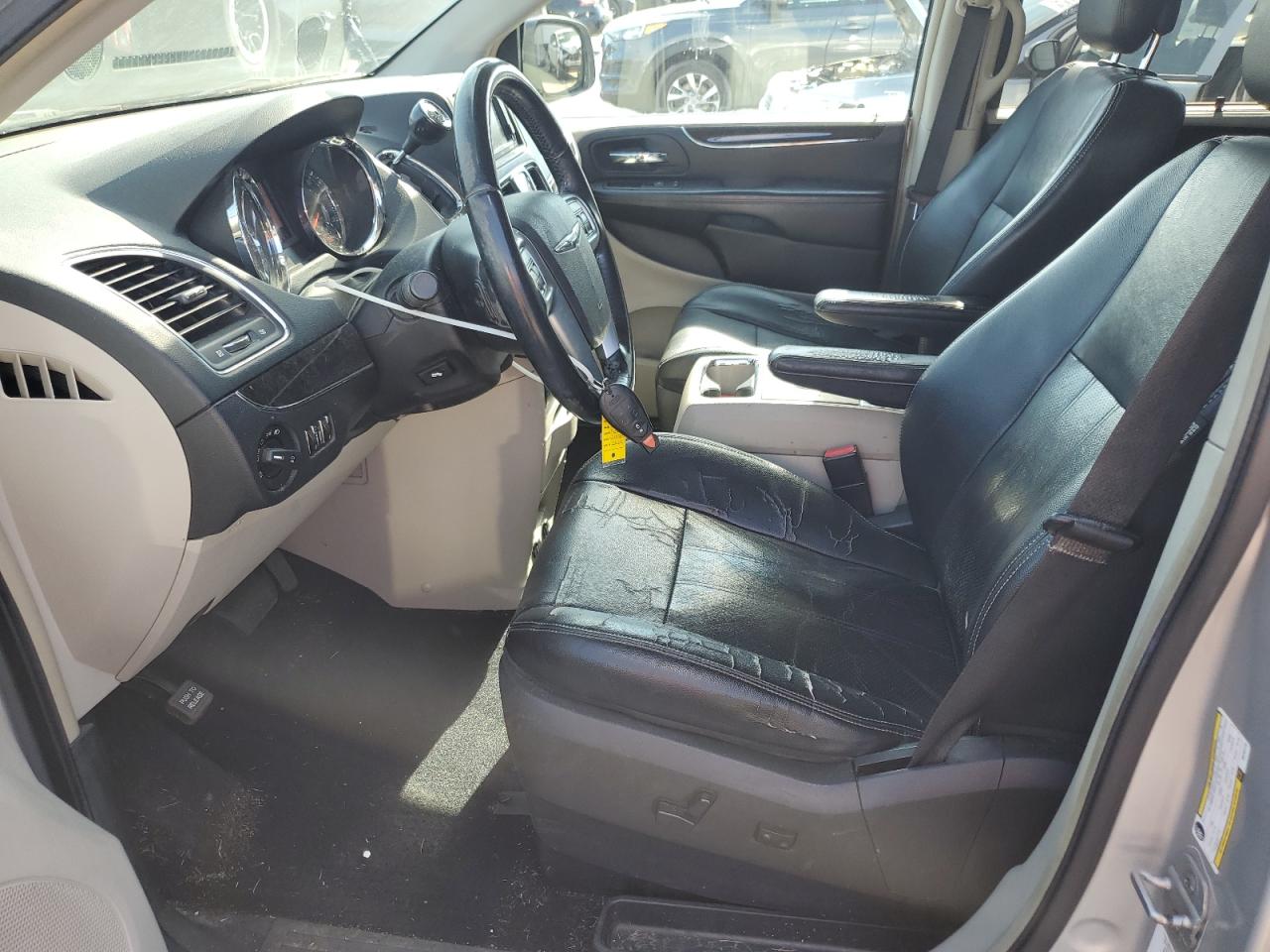 2011 Chrysler Town & Country Touring L VIN: 2A4RR8DG7BR702175 Lot: 70846645