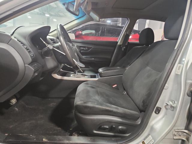 Sedans NISSAN ALTIMA 2015 Srebrny
