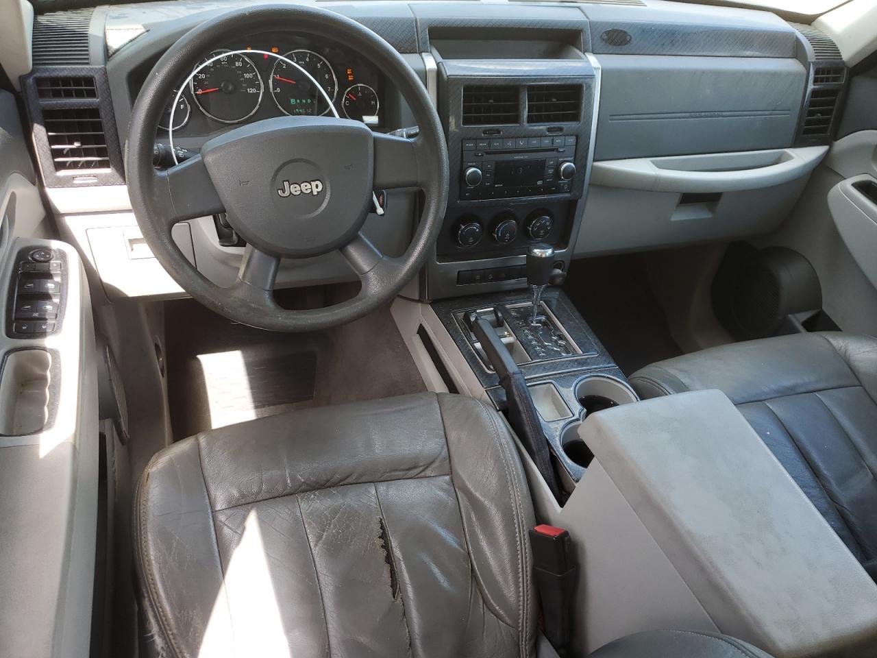 2008 Jeep Liberty Sport VIN: 1J8GN28K48W232815 Lot: 70416735