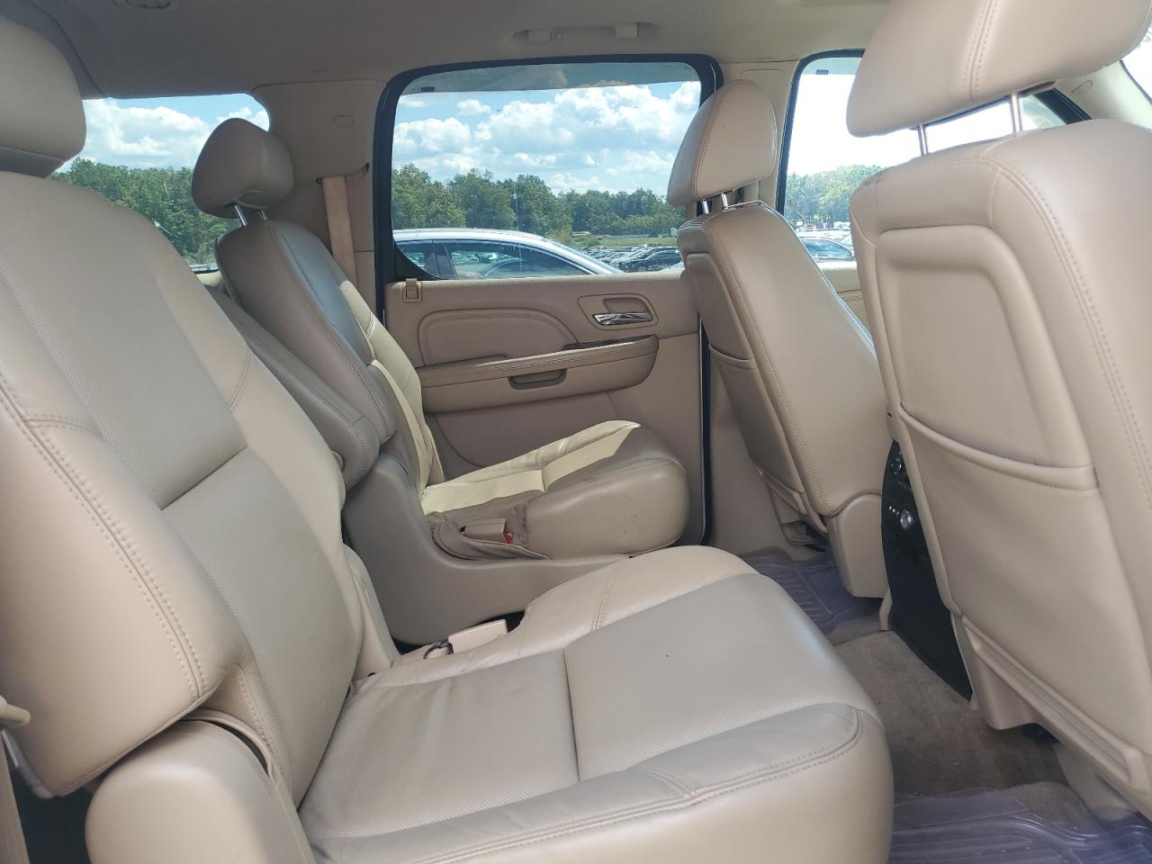 2009 Cadillac Escalade Esv Luxury VIN: 1GYFK26229R176110 Lot: 71060005