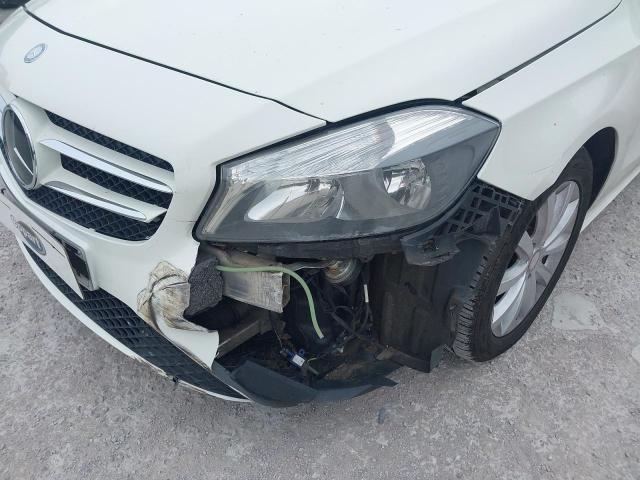 2015 MERCEDES BENZ A180 SE EC
