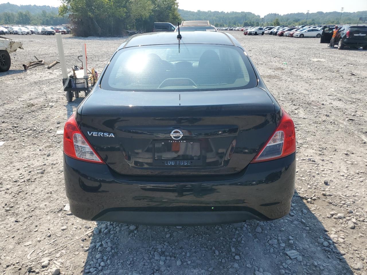 2015 Nissan Versa S VIN: 3N1CN7AP8FL800370 Lot: 69321495