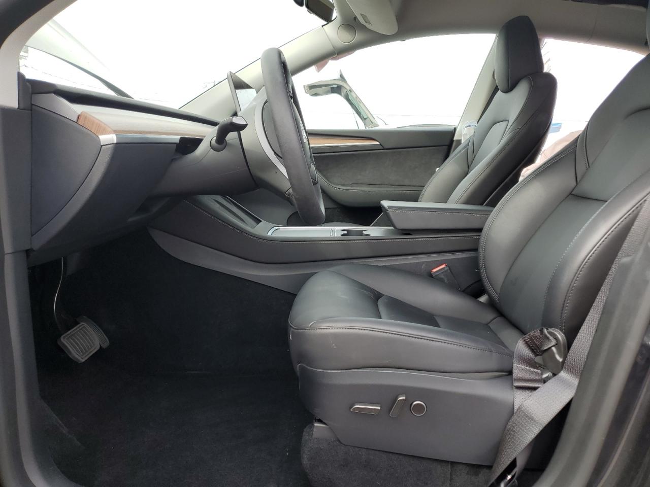 2025 Tesla Model Y VIN: 7SAYGDED7SF317637 Lot: 70943885