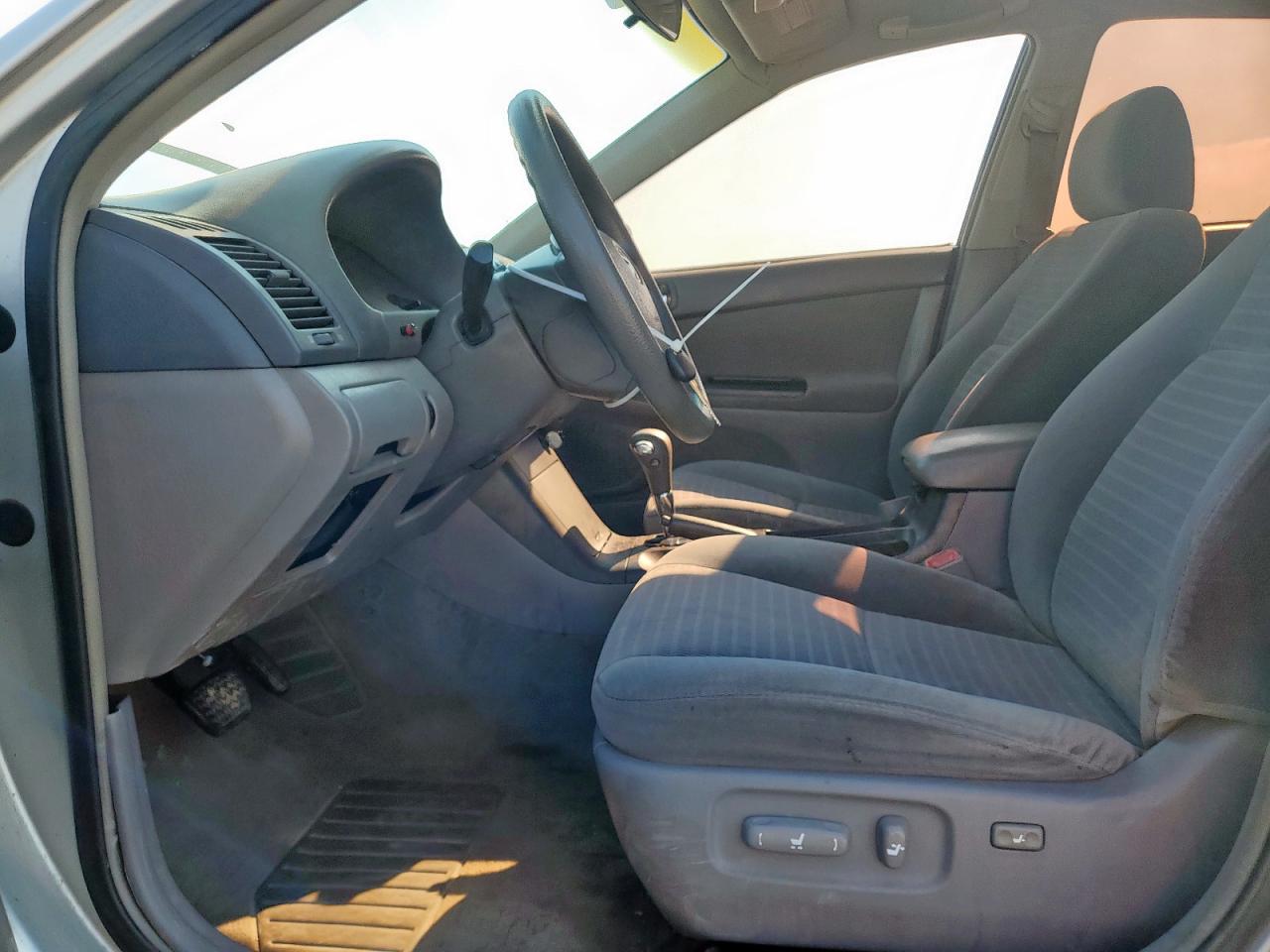 2005 Toyota Camry Le VIN: 4T1BF32K95U619747 Lot: 69208975