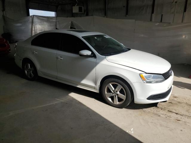 Sedans VOLKSWAGEN JETTA 2014 White