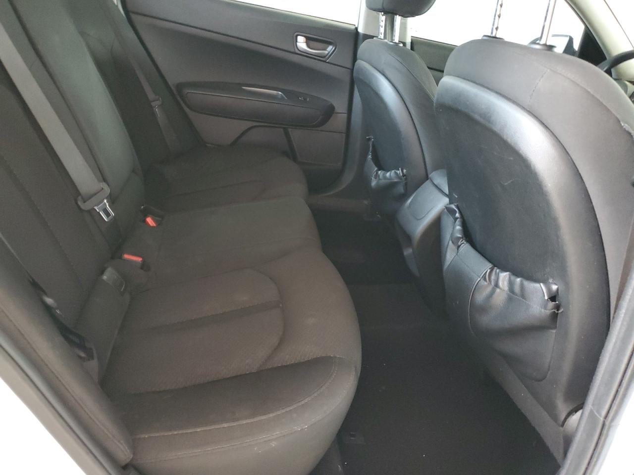 2017 Kia Optima Lx VIN: 5XXGT4L33HG166414 Lot: 69968245