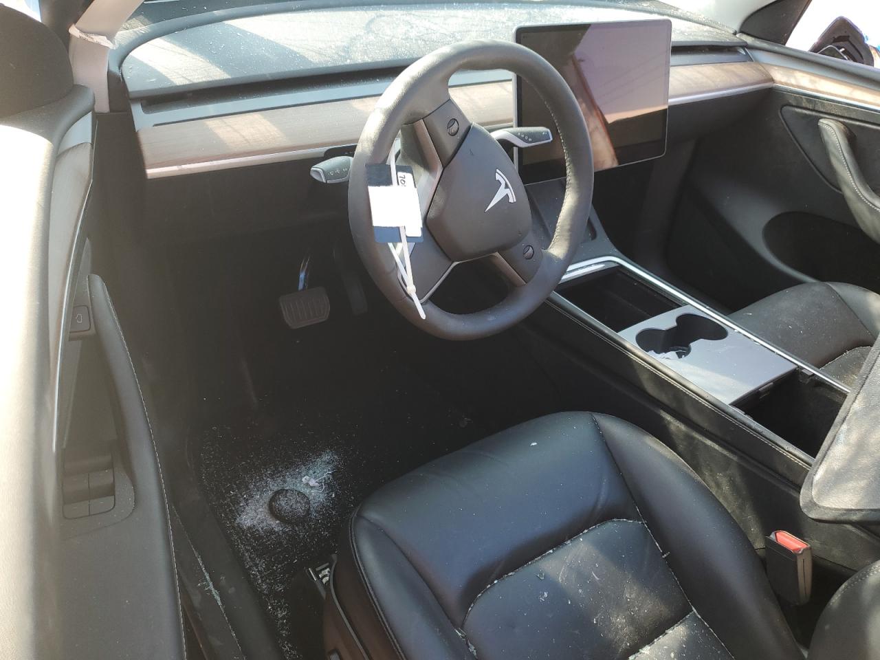 2024 Tesla Model Y VIN: 7SAYGDED8RF211689 Lot: 70896815