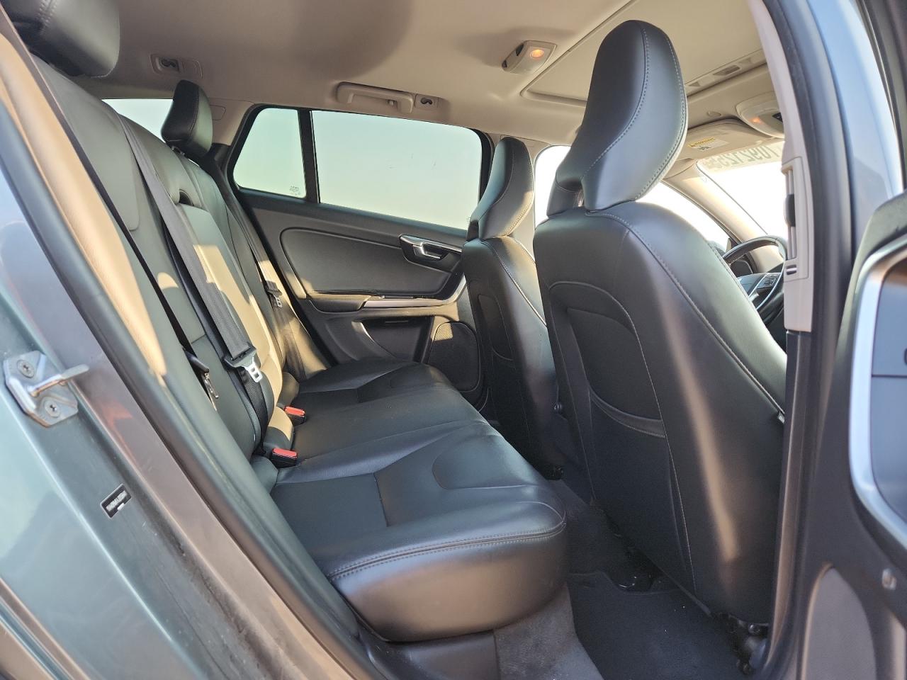 2018 Volvo V60 Cross Country Premier VIN: YV440MWK4J2058441 Lot: 70921255