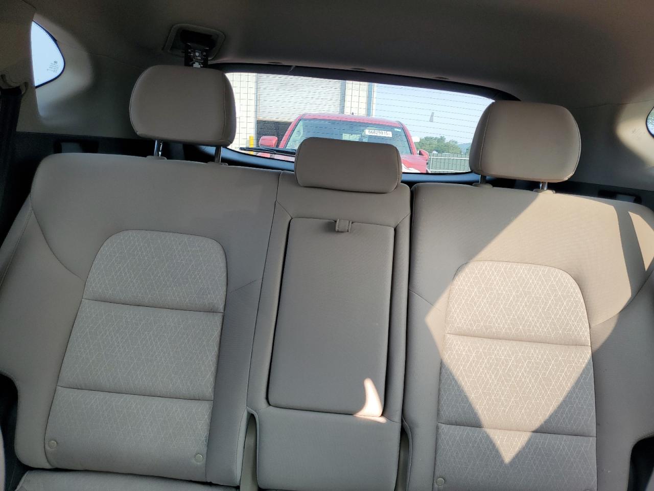 KM8J2CA49JU823856 2018 Hyundai Tucson Se