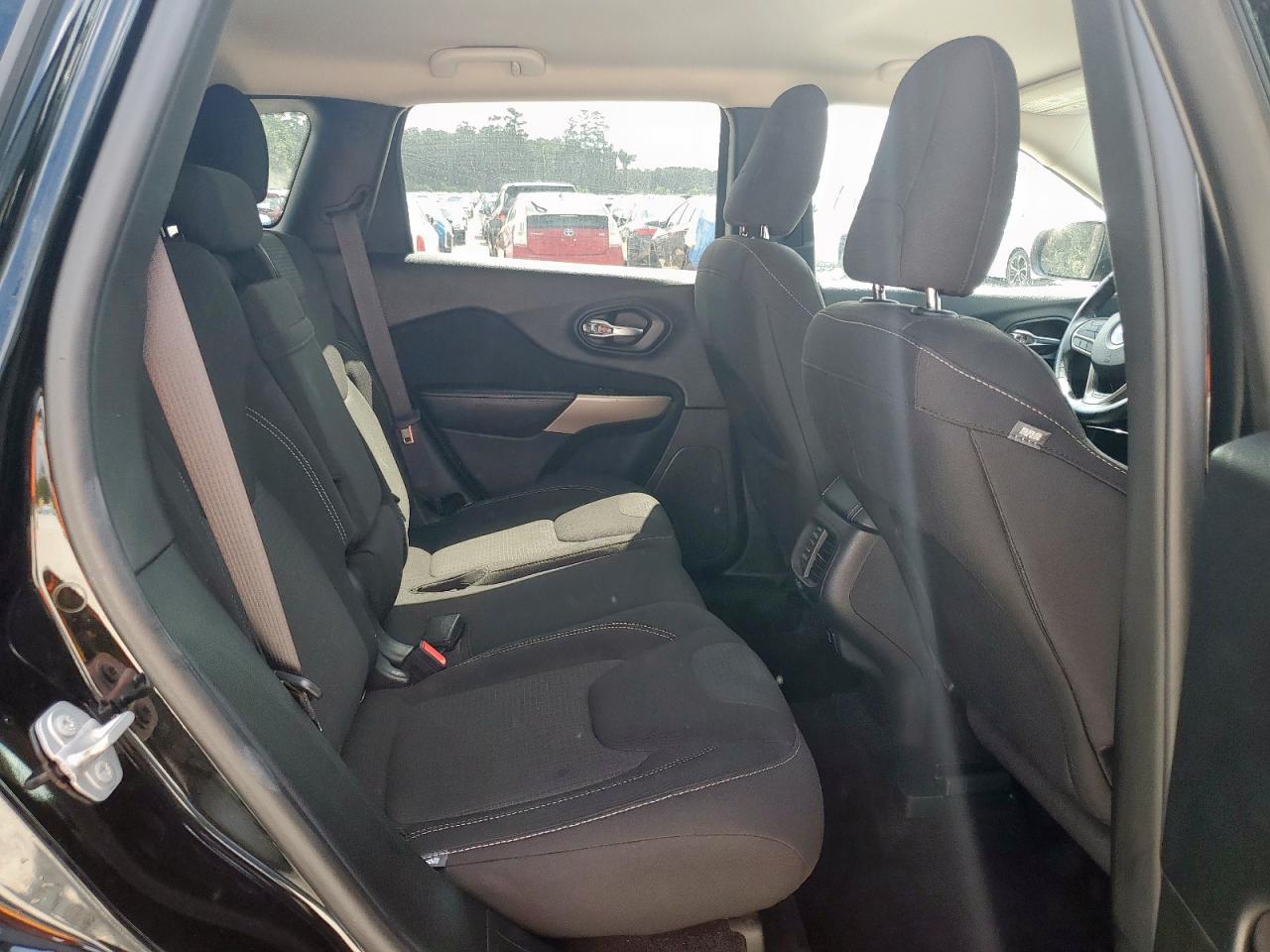 2017 Jeep Cherokee Latitude VIN: 1C4PJMCS9HW636473 Lot: 70962925