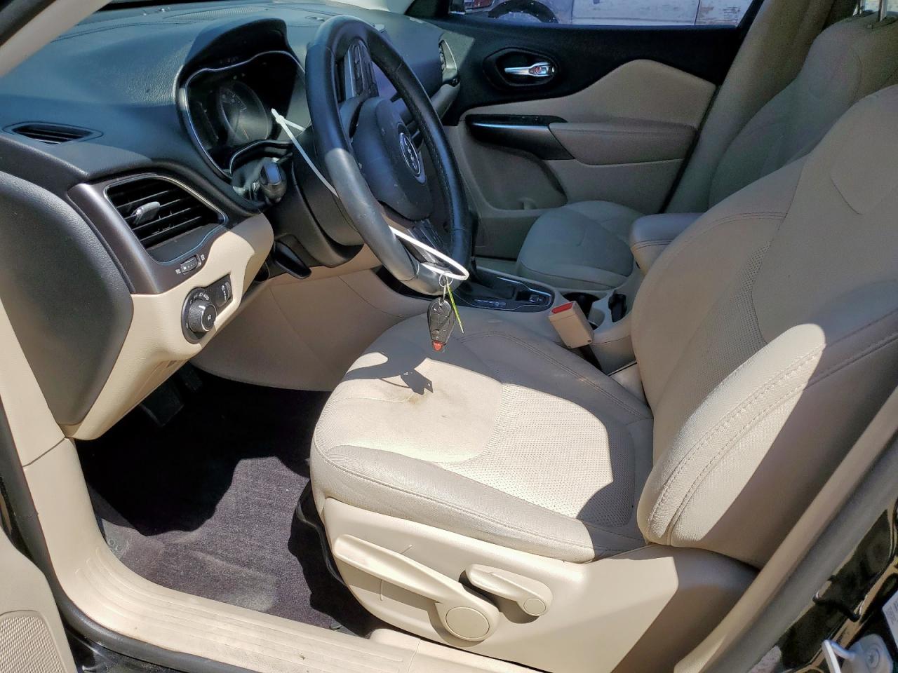 2019 Jeep Cherokee Latitude VIN: 1C4PJLCB9KD108977 Lot: 65929835