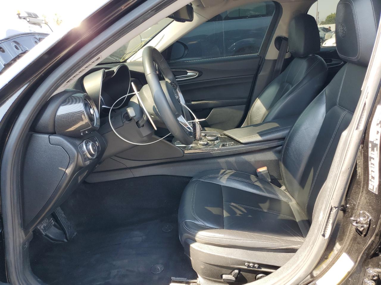 2017 Alfa Romeo Giulia VIN: ZARFAEBN6H7555833 Lot: 68482885