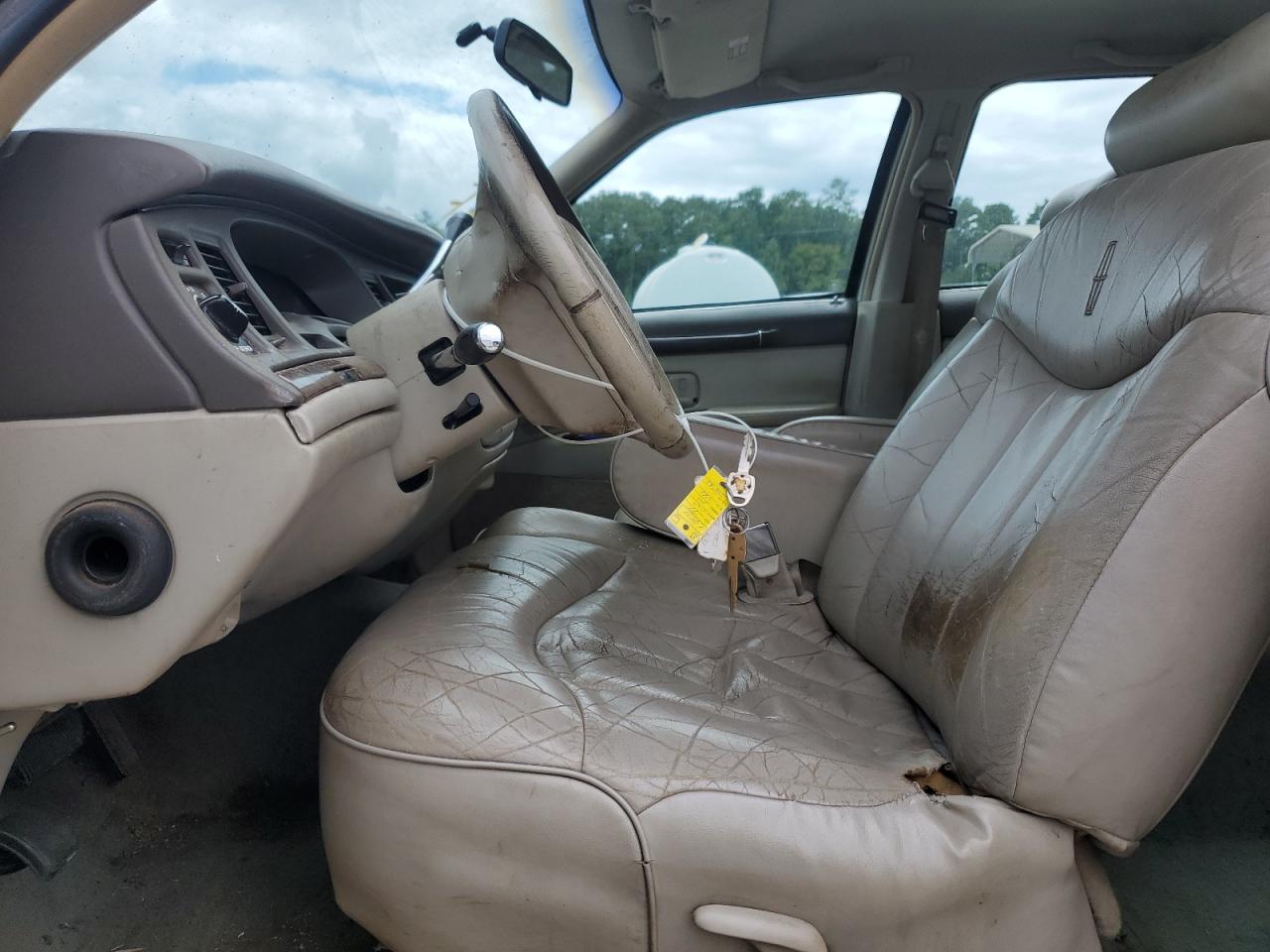 1997 Lincoln Town Car Executive VIN: 1LNLM81W1VY745069 Lot: 67618525