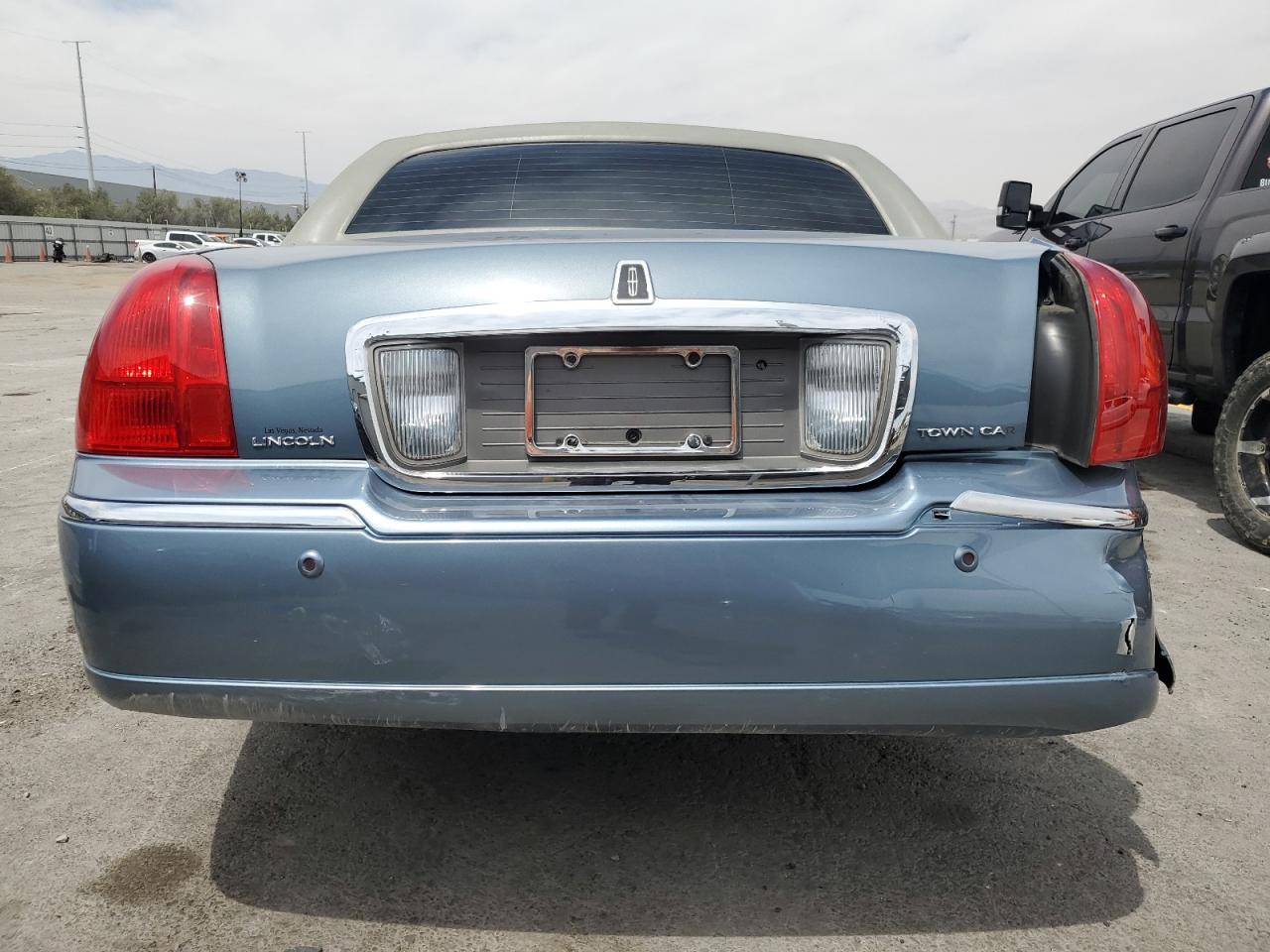 2004 Lincoln Town Car Ultimate VIN: 1LNHM83W34Y687080 Lot: 67322785