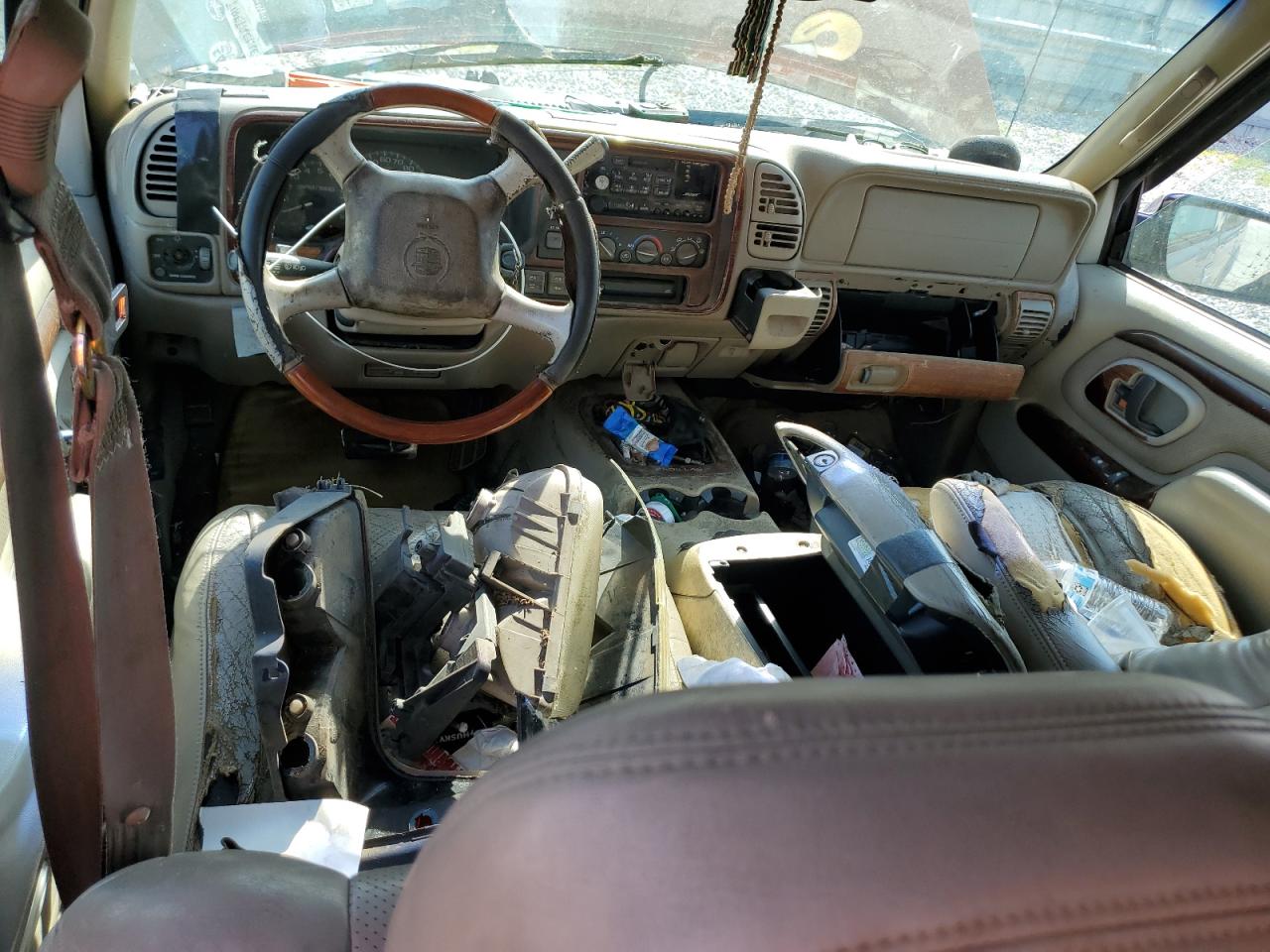 2000 Cadillac Escalade Luxury VIN: 1GYEK63R6YR196587 Lot: 69536935