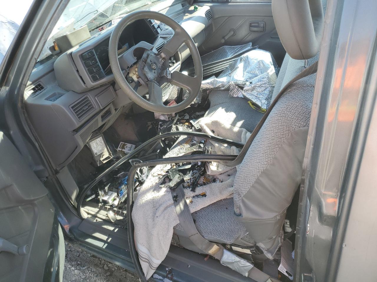 1993 Isuzu Conventional Short Wheelbase VIN: 4S1CL11L5P4207790 Lot: 69777215