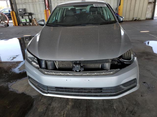  VOLKSWAGEN PASSAT 2018 Silver