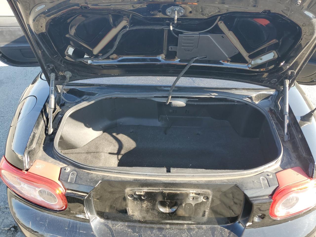 2011 Mazda Mx-5 Miata VIN: JM1NC2PF5B0217758 Lot: 70961805