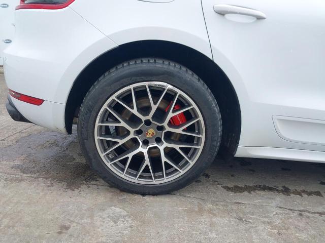 2016 PORSCHE MACAN TURB