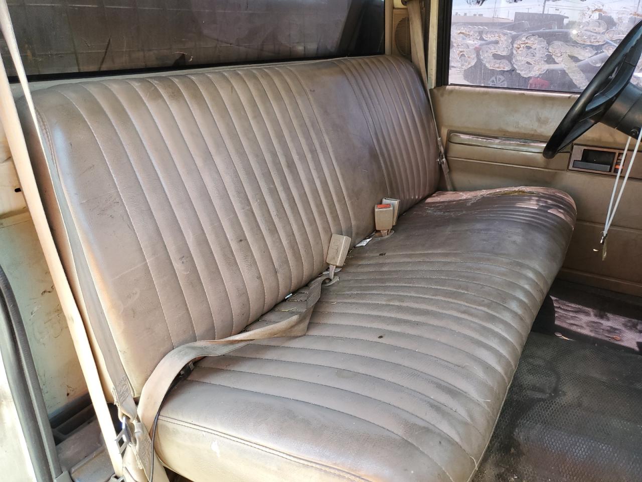 1GDGC24K9KE540543 1989 GMC Sierra C2500