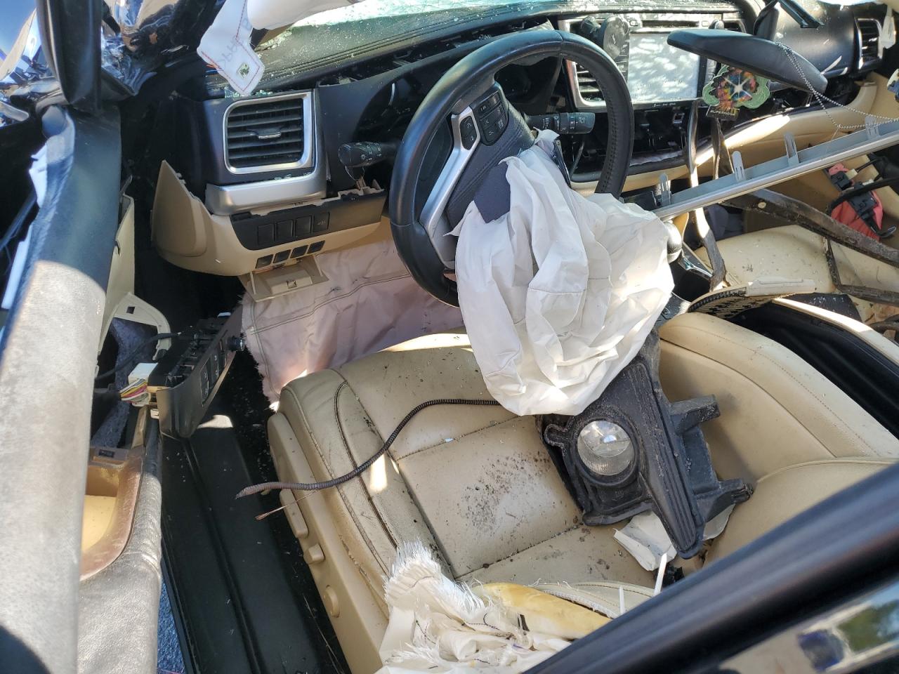 2016 Toyota Highlander Xle VIN: 5TDKKRFH0GS147074 Lot: 69668865