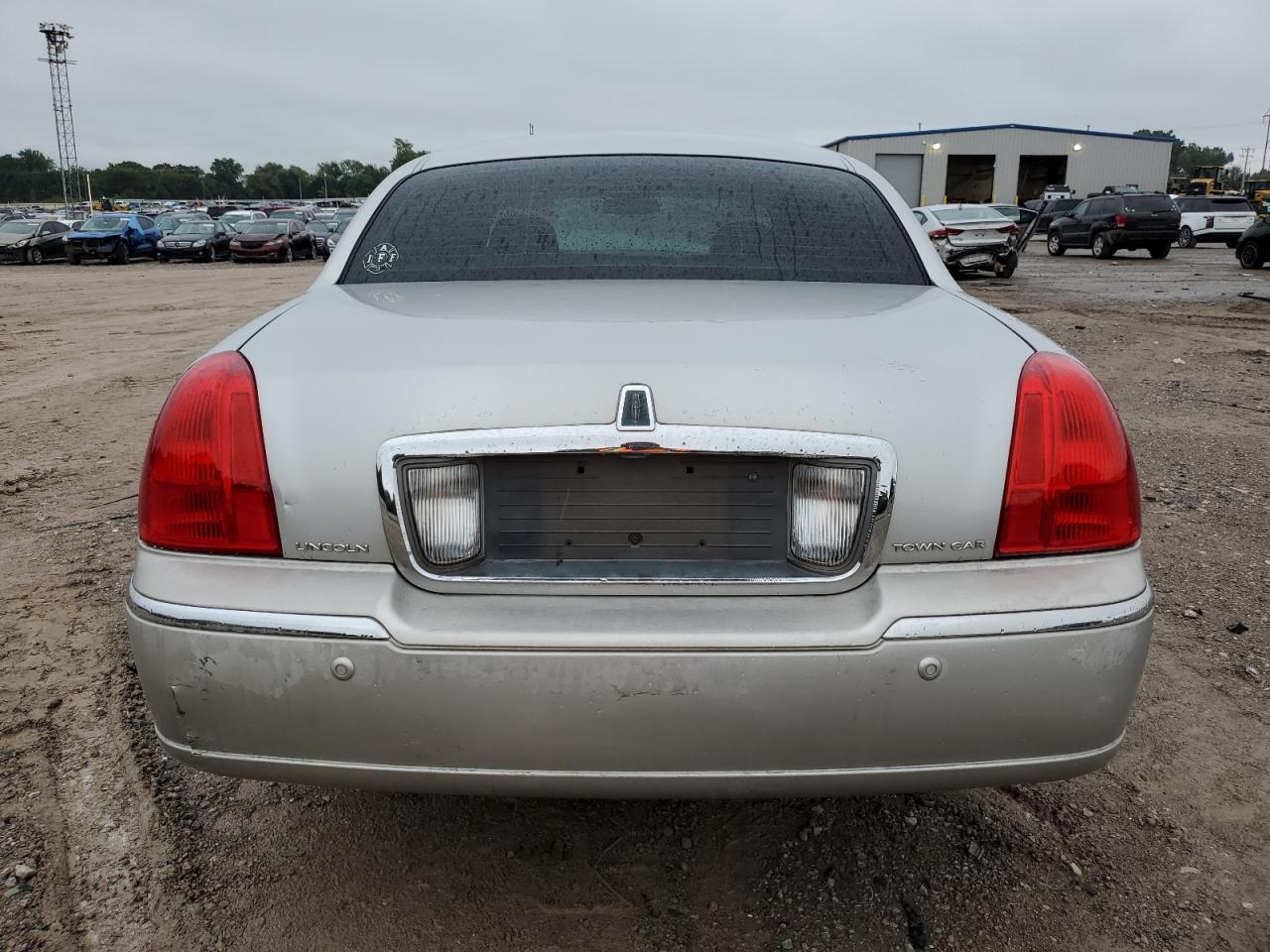 2005 Lincoln Town Car Signature VIN: 1LNHM81W65Y650903 Lot: 69999945