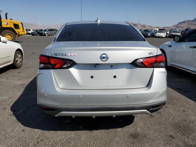  NISSAN VERSA 2020 Серебристый