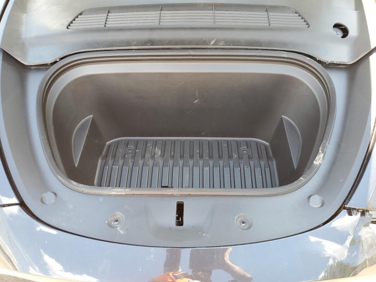 2024 Tesla Model Y VIN: 7SAYGDEE6RF131123 Lot: 70685005