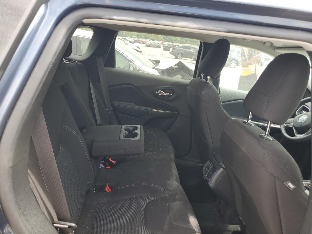 2019 Jeep Cherokee Latitude VIN: 1C4PJLCB2KD377211 Lot: 70163395